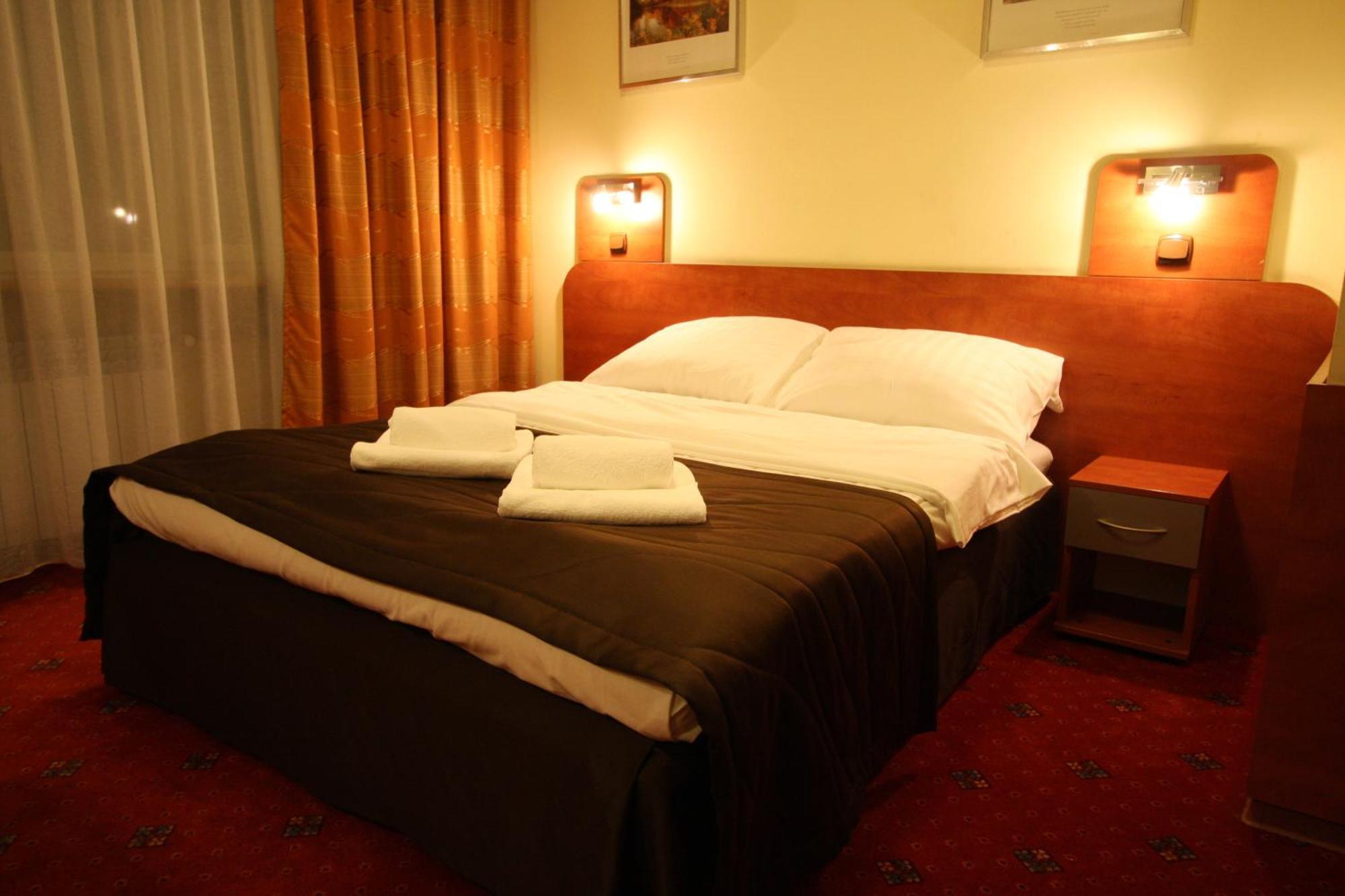 Hotel Orion Sosnowiec Esterno foto