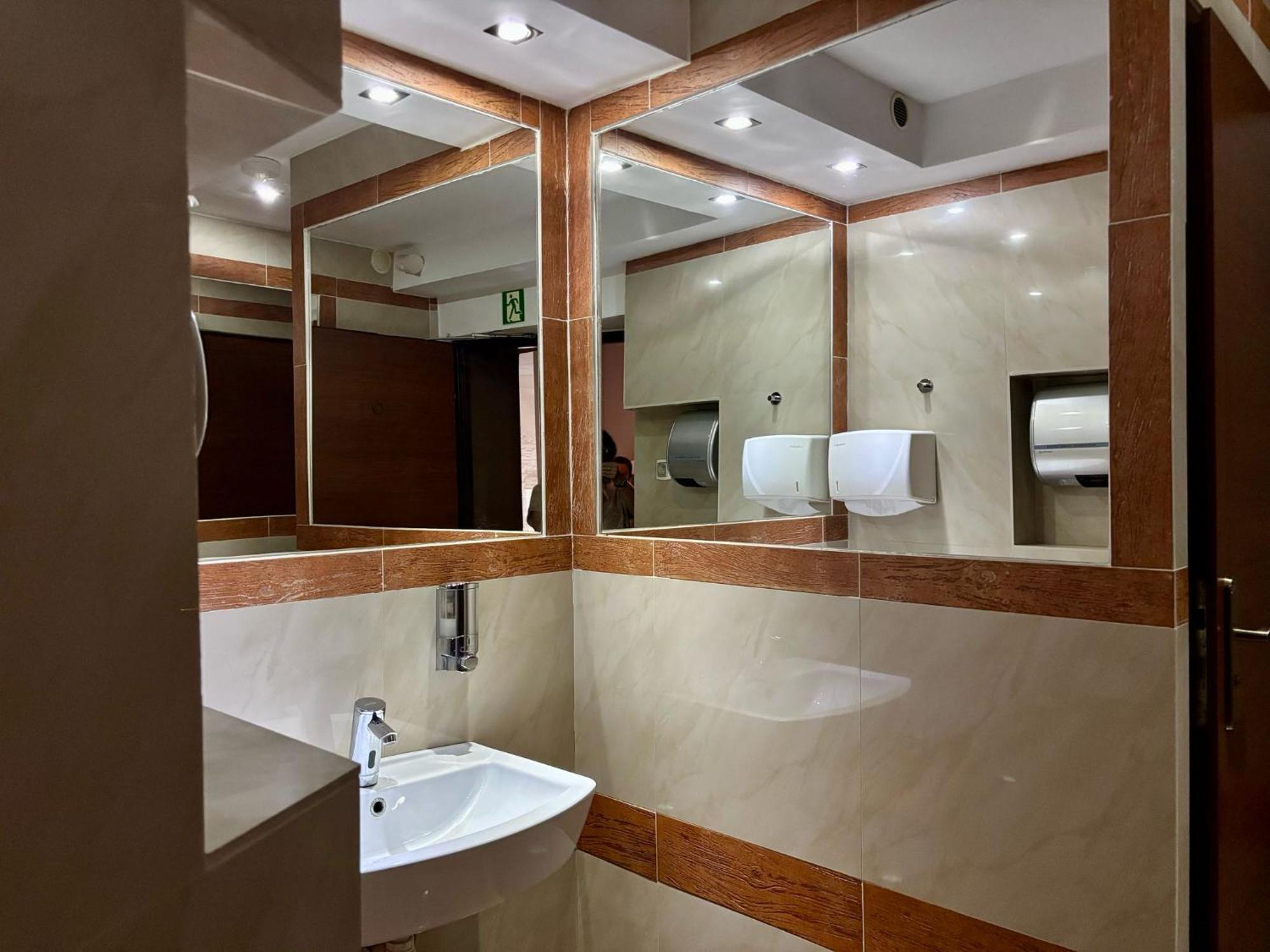 Hotel Orion Sosnowiec Esterno foto