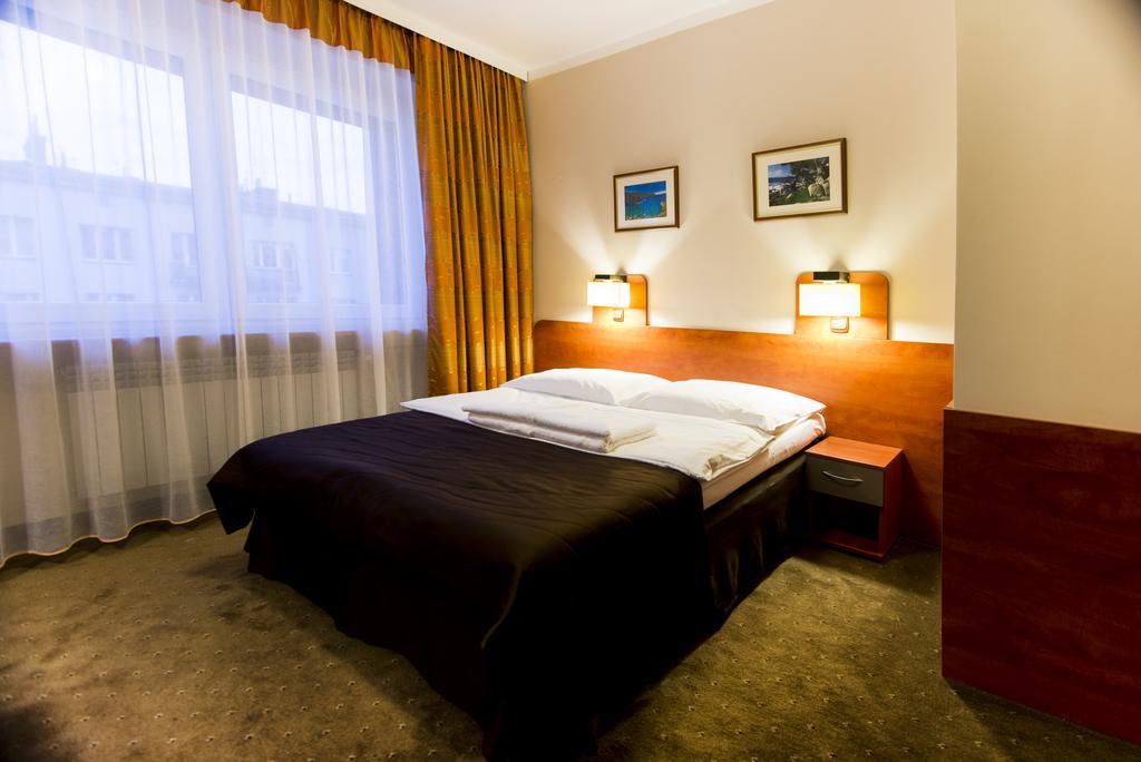 Hotel Orion Sosnowiec Esterno foto
