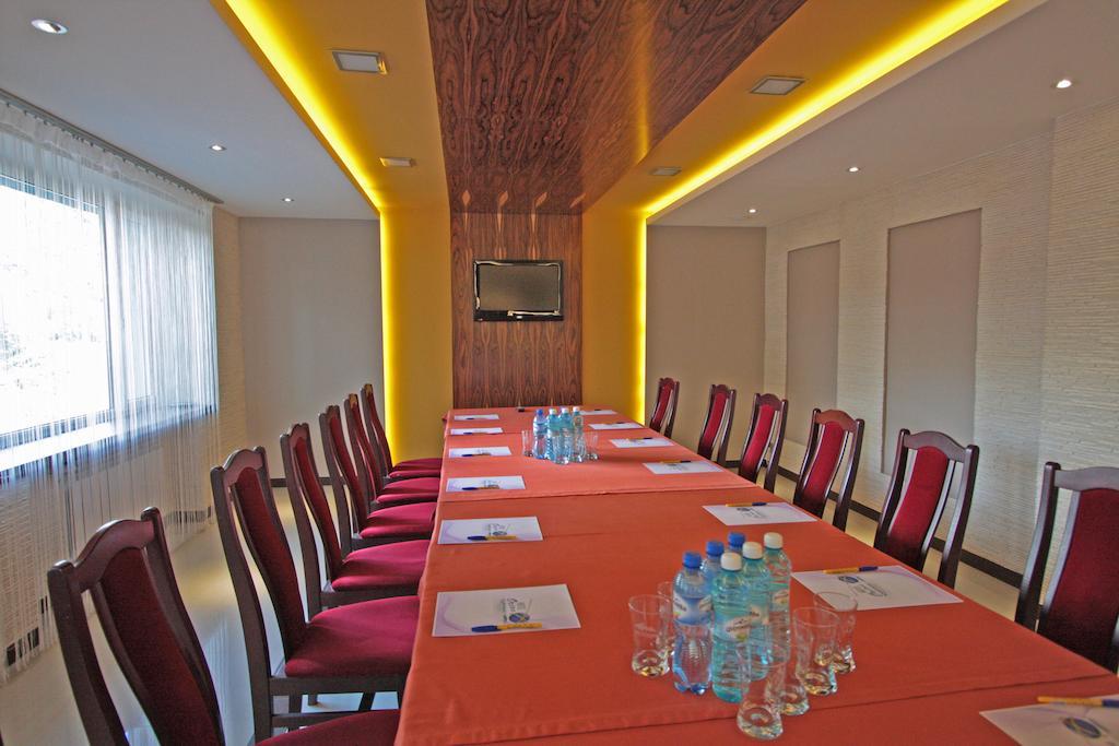 Hotel Orion Sosnowiec Esterno foto